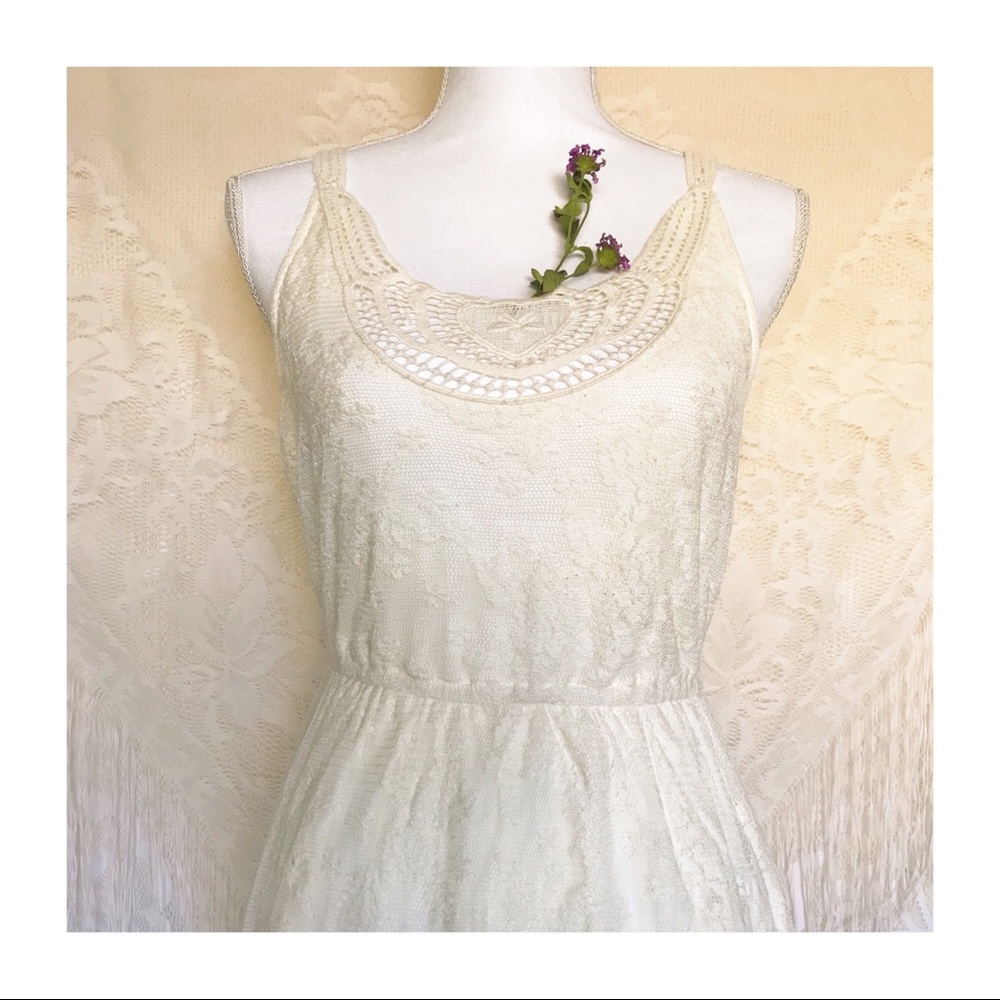 Forever 21 Lace and crochet romantic dress S